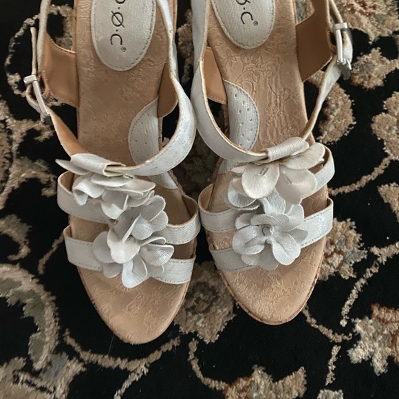 b. o. c. Leather Strappy Wedge Sandals High Heels Pale Gray Size 9 - Picture 5 of 6